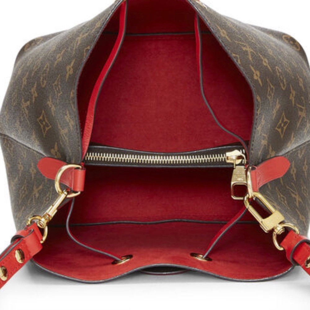 Neonoe red detail